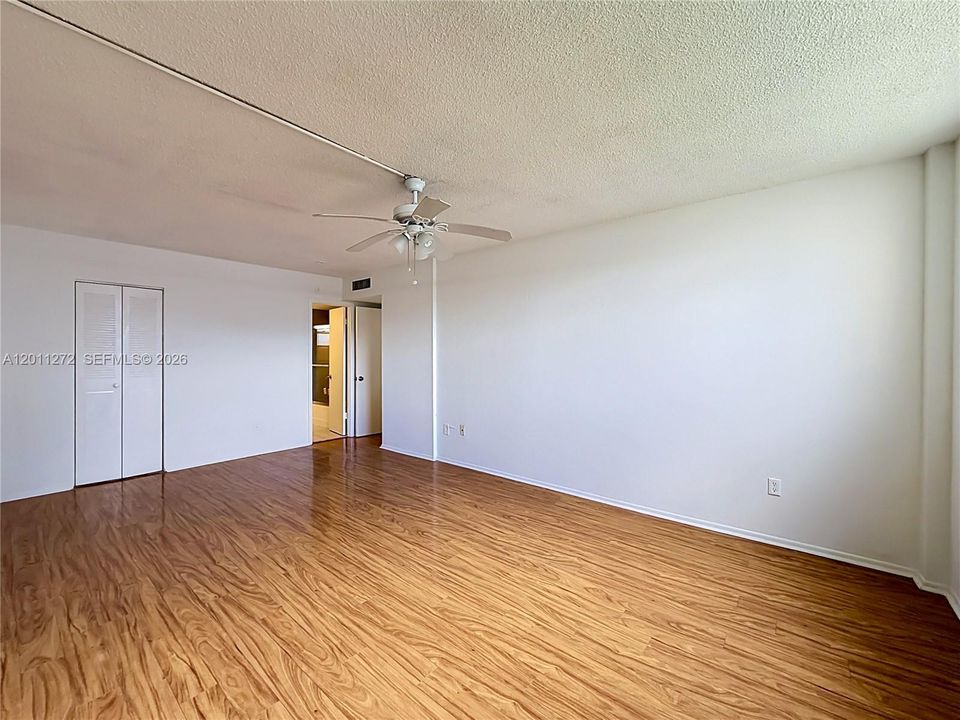 For Sale: $210,000 (2 beds, 2 baths, 1166 Square Feet)
