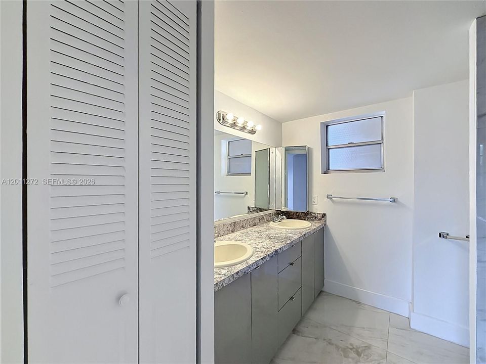 For Sale: $210,000 (2 beds, 2 baths, 1166 Square Feet)