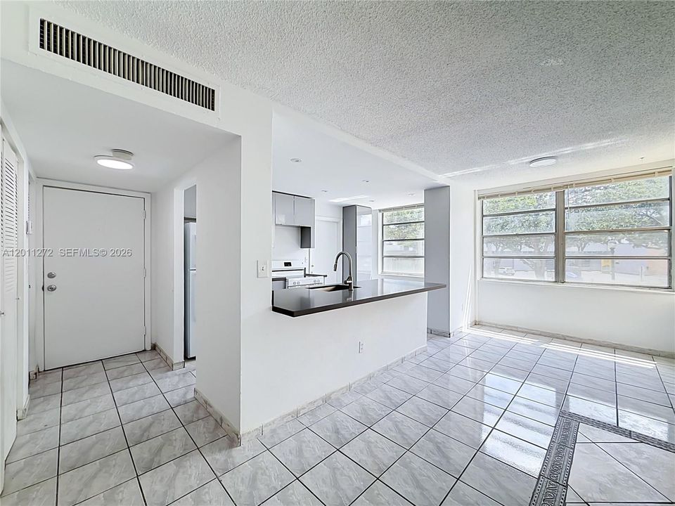 For Sale: $210,000 (2 beds, 2 baths, 1166 Square Feet)