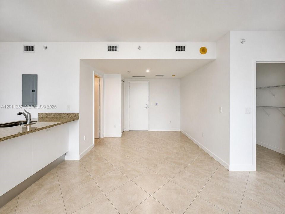 Activo con contrato: $2,500 (0 camas, 1 baños, 580 Pies cuadrados)