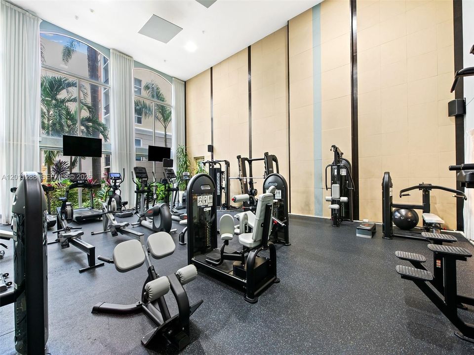 For Sale: $425,000 (2 beds, 2 baths, 1024 Square Feet)