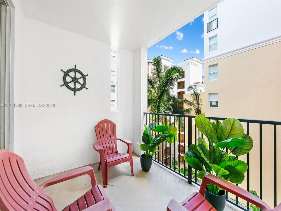 For Sale: $425,000 (2 beds, 2 baths, 1024 Square Feet)