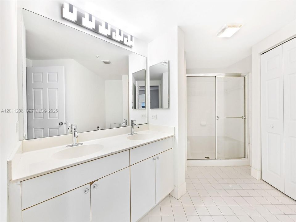 For Sale: $425,000 (2 beds, 2 baths, 1024 Square Feet)
