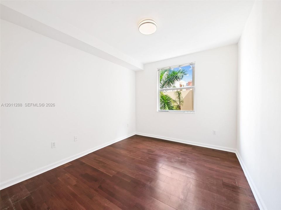 For Sale: $425,000 (2 beds, 2 baths, 1024 Square Feet)