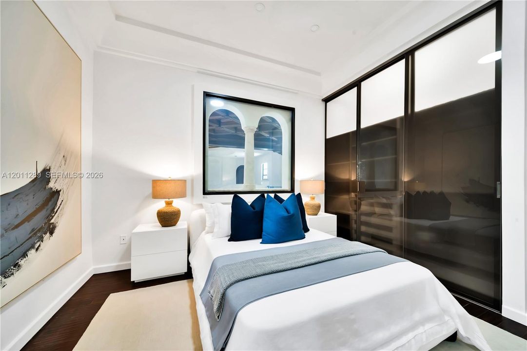 Recently Sold: $12,850,000 (7 beds, 6 baths, 6702 Square Feet)