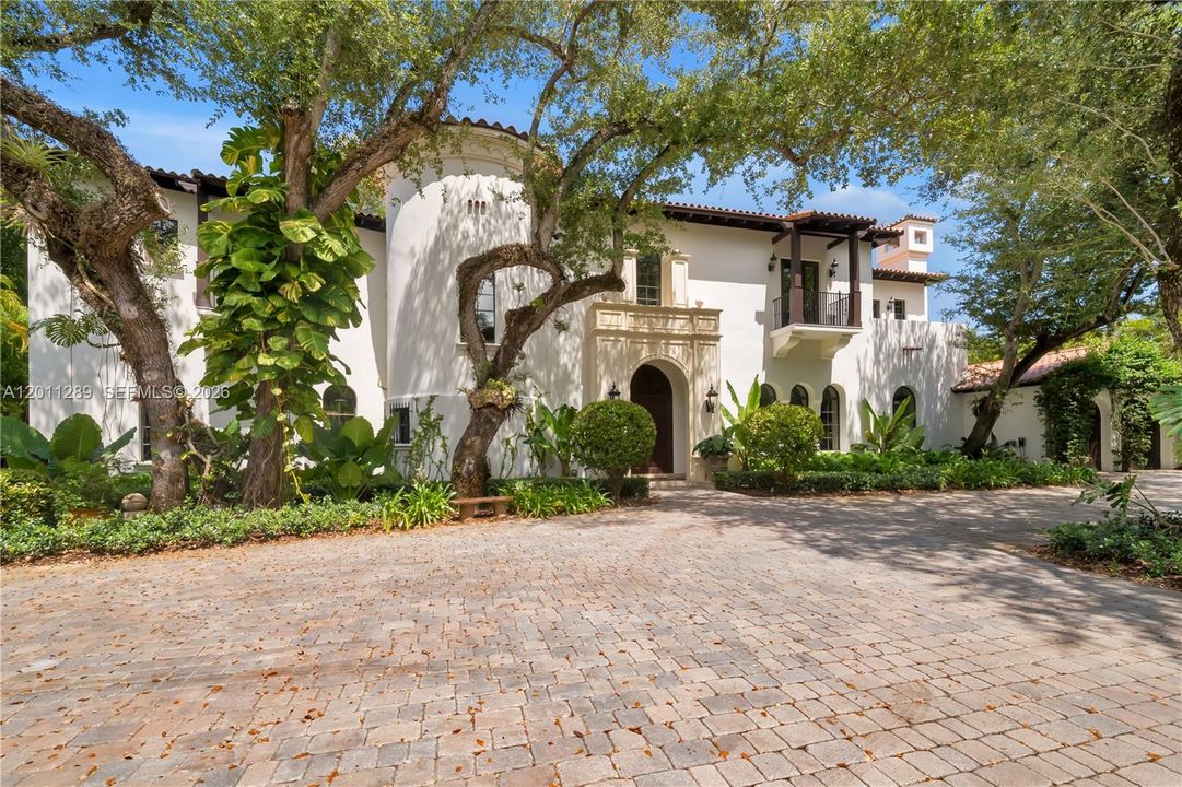 Recently Sold: $12,850,000 (7 beds, 6 baths, 6702 Square Feet)