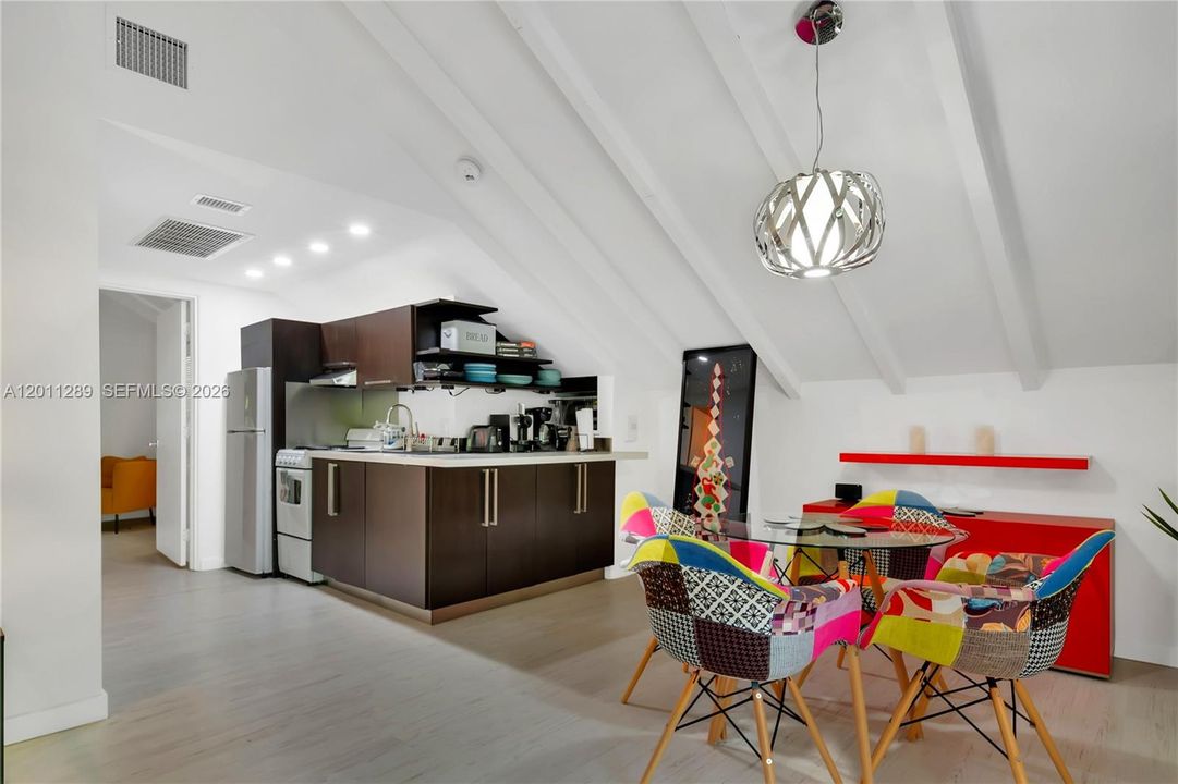 Recently Sold: $12,850,000 (7 beds, 6 baths, 6702 Square Feet)