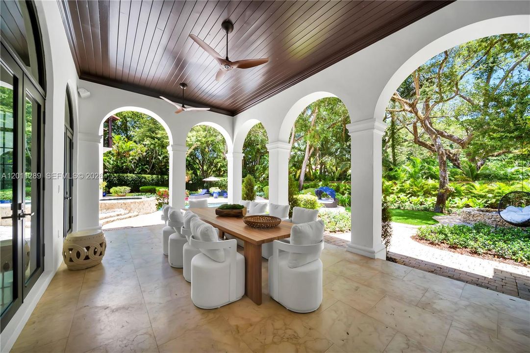 Recently Sold: $12,850,000 (7 beds, 6 baths, 6702 Square Feet)