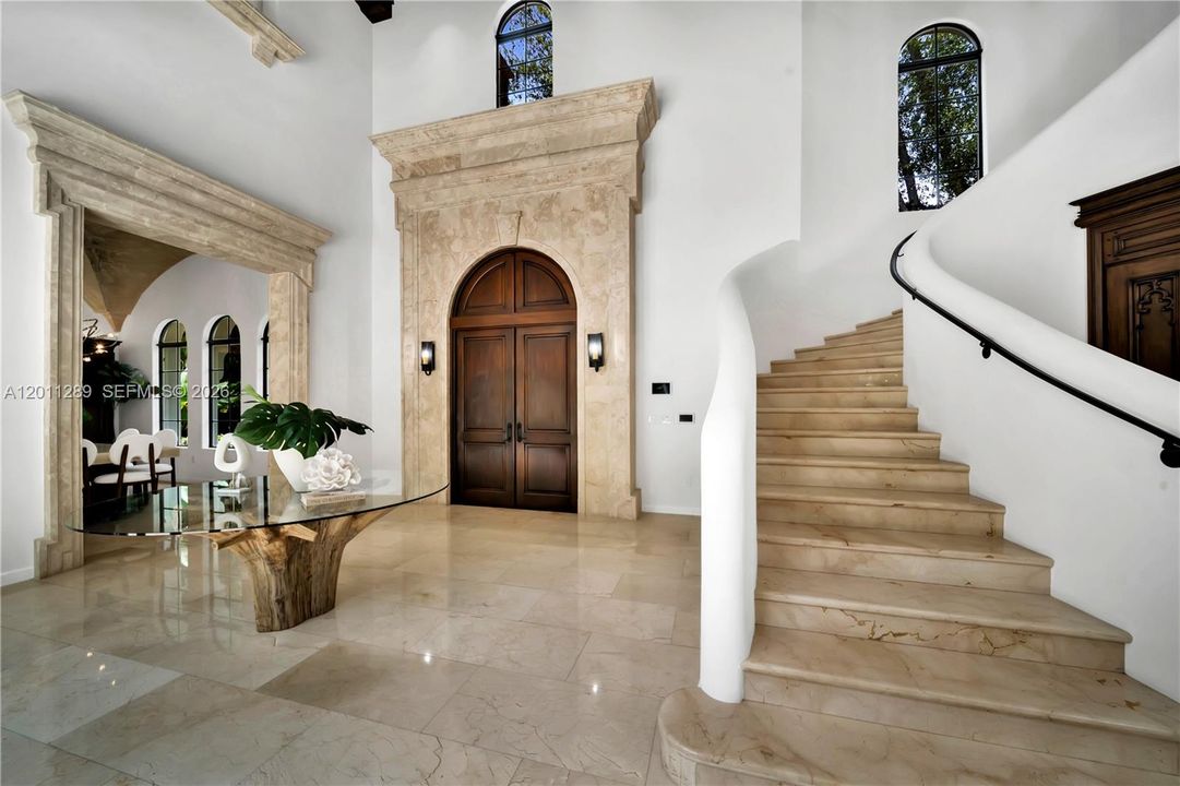 Recently Sold: $12,850,000 (7 beds, 6 baths, 6702 Square Feet)