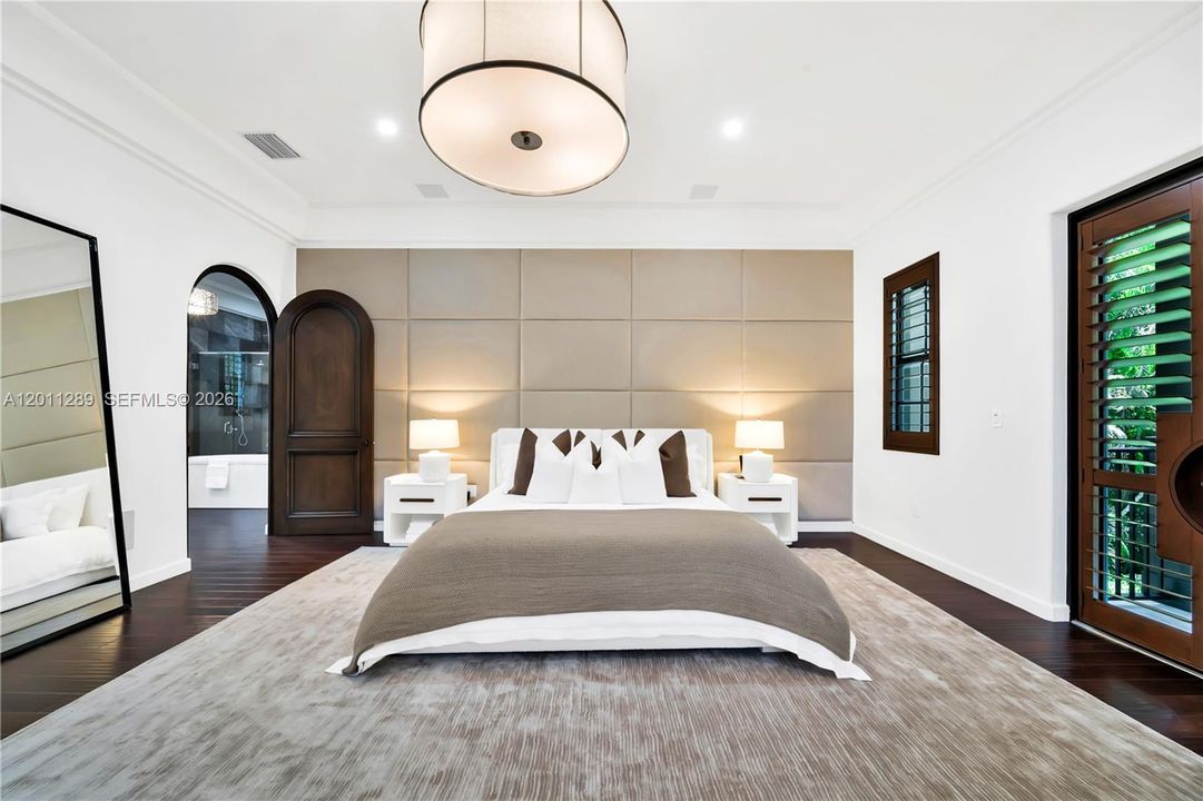 Recently Sold: $12,850,000 (7 beds, 6 baths, 6702 Square Feet)