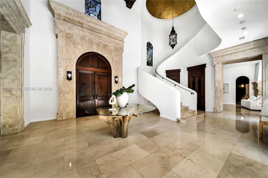 Recently Sold: $12,850,000 (7 beds, 6 baths, 6702 Square Feet)