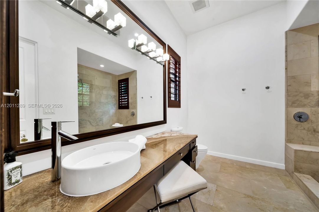 Recently Sold: $12,850,000 (7 beds, 6 baths, 6702 Square Feet)