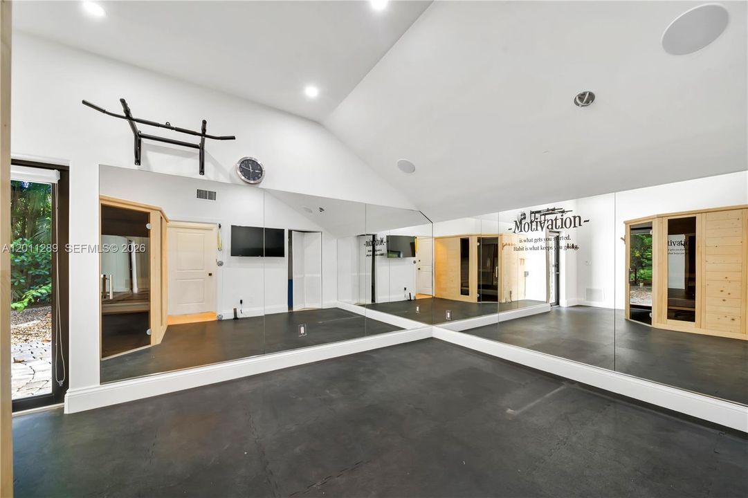 Recently Sold: $12,850,000 (7 beds, 6 baths, 6702 Square Feet)