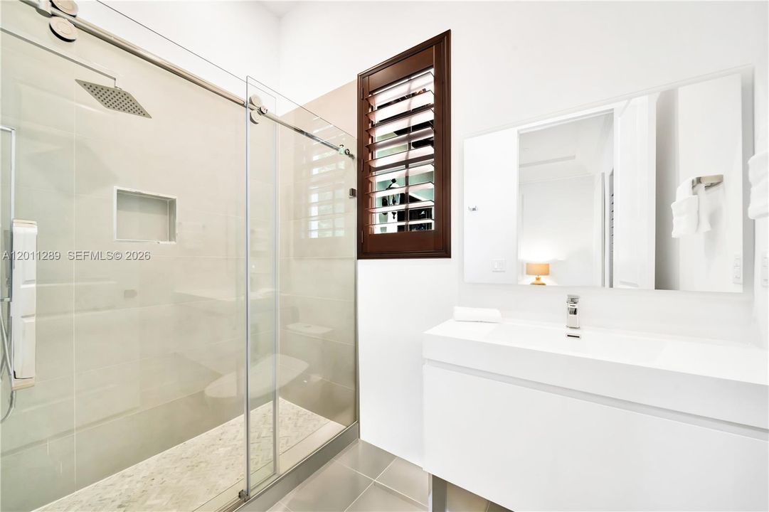 Recently Sold: $12,850,000 (7 beds, 6 baths, 6702 Square Feet)