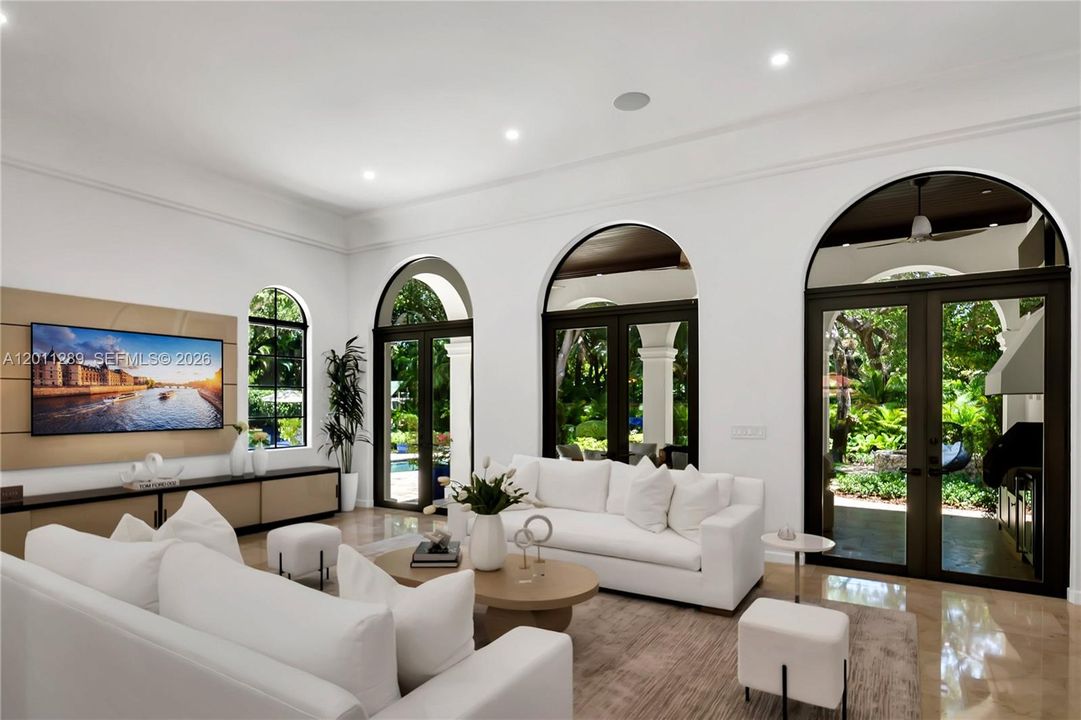 Recently Sold: $12,850,000 (7 beds, 6 baths, 6702 Square Feet)