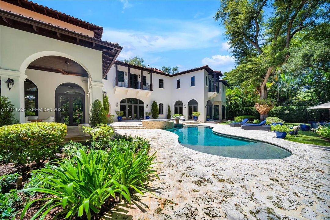 Recently Sold: $12,850,000 (7 beds, 6 baths, 6702 Square Feet)