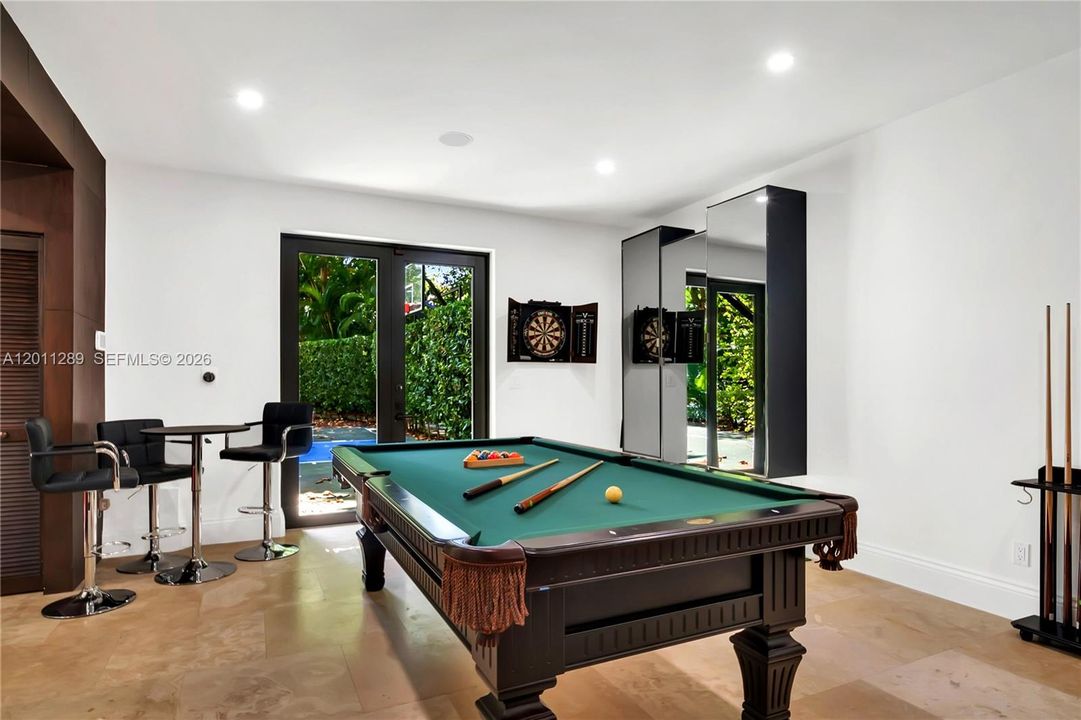 Recently Sold: $12,850,000 (7 beds, 6 baths, 6702 Square Feet)