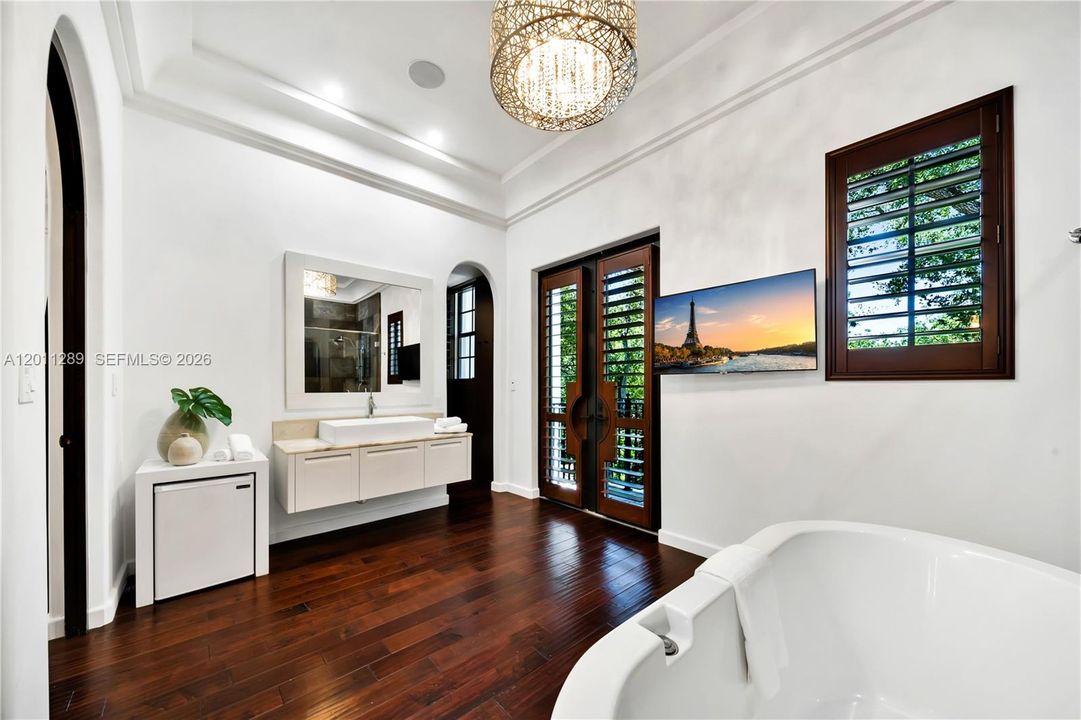 Recently Sold: $12,850,000 (7 beds, 6 baths, 6702 Square Feet)