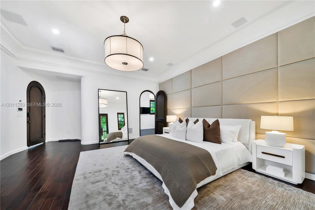 Recently Sold: $12,850,000 (7 beds, 6 baths, 6702 Square Feet)