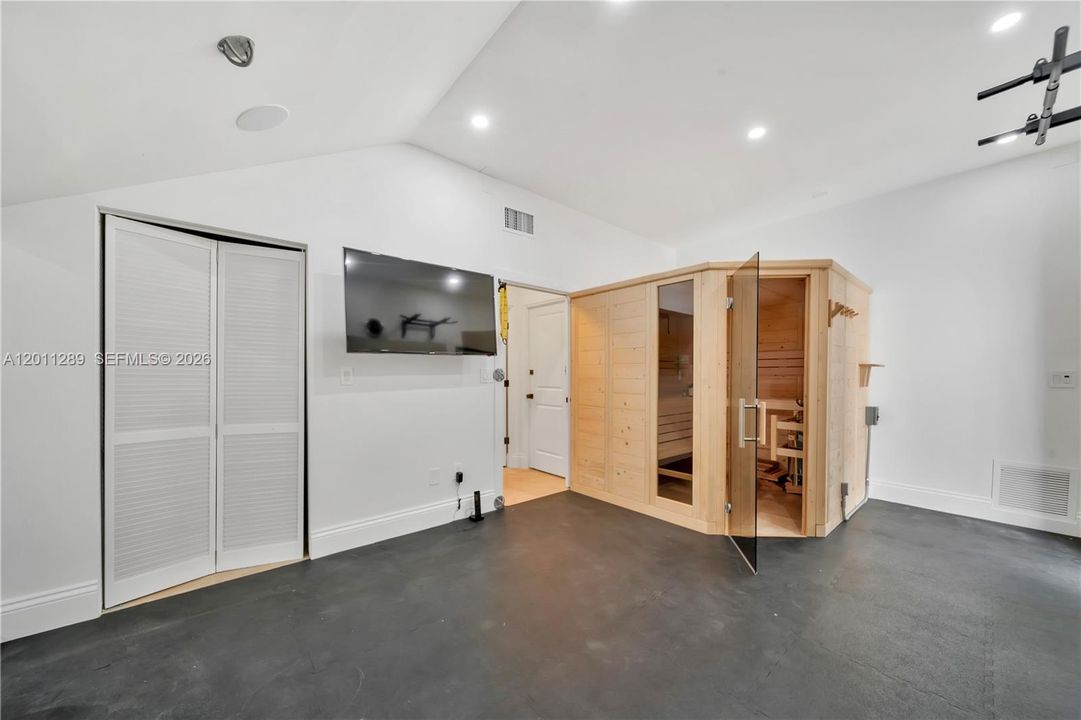 Recently Sold: $12,850,000 (7 beds, 6 baths, 6702 Square Feet)