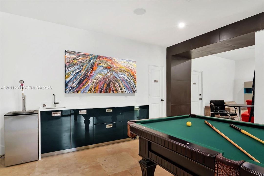 Recently Sold: $12,850,000 (7 beds, 6 baths, 6702 Square Feet)