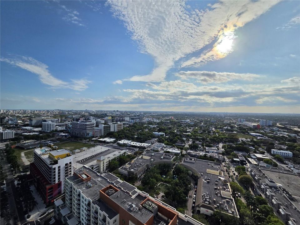 For Sale: $455,000 (1 beds, 1 baths, 761 Square Feet)