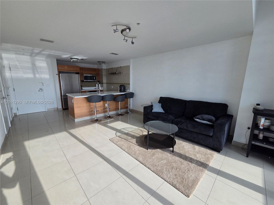 For Sale: $455,000 (1 beds, 1 baths, 761 Square Feet)