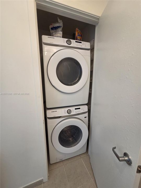 For Sale: $455,000 (1 beds, 1 baths, 761 Square Feet)