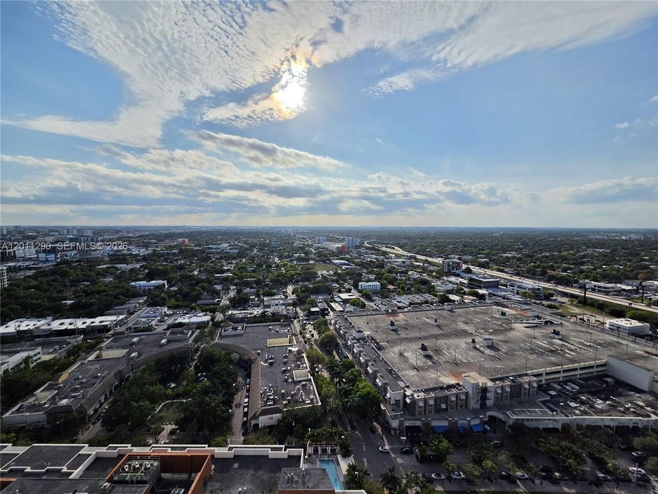 For Sale: $455,000 (1 beds, 1 baths, 761 Square Feet)