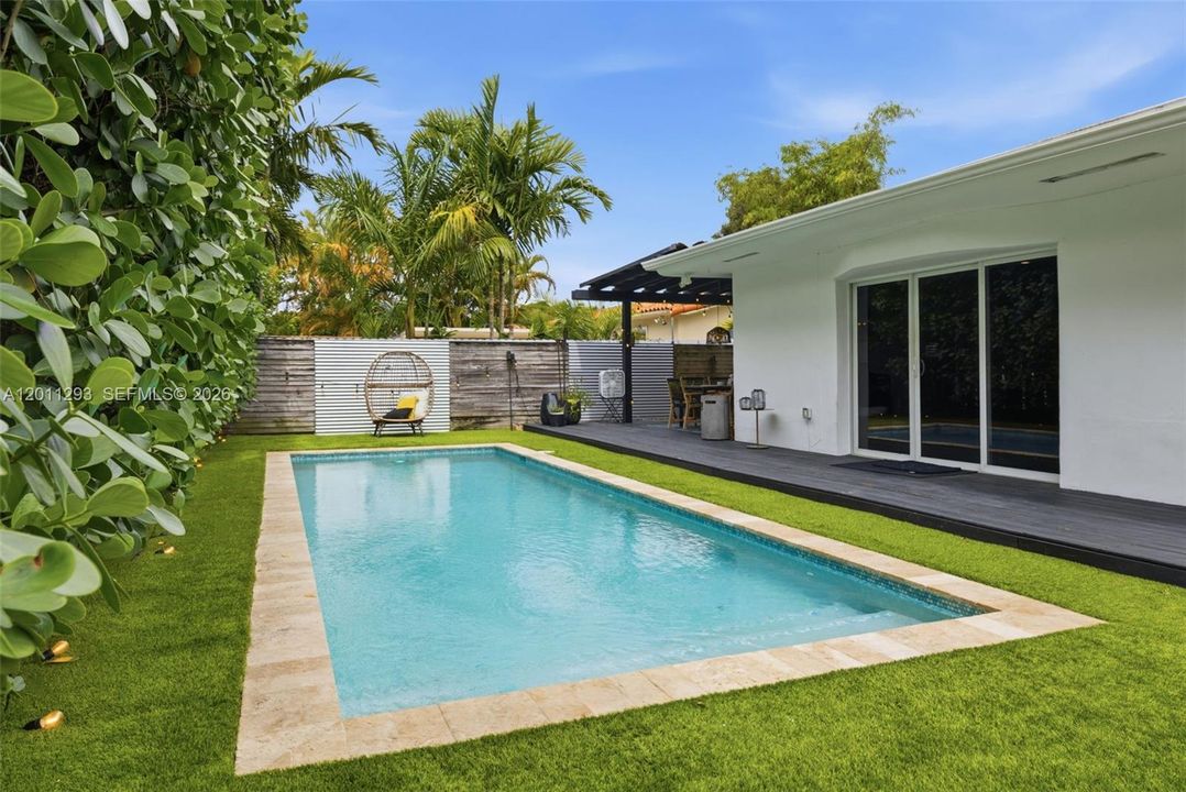 Activo con contrato: $999,000 (3 camas, 2 baños, 1908 Pies cuadrados)