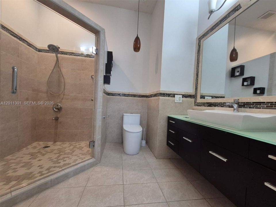 For Rent: $19,000 (6 beds, 4 baths, 3770 Square Feet)