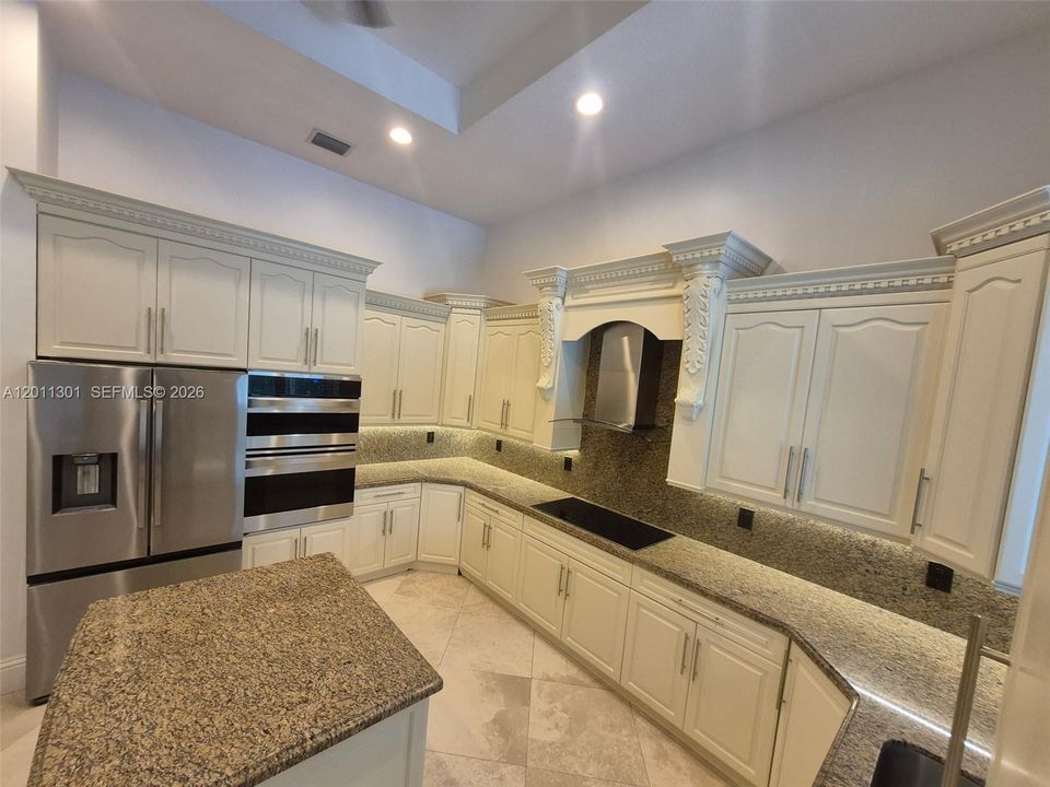 For Rent: $19,000 (6 beds, 4 baths, 3770 Square Feet)