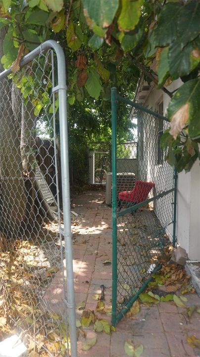 For Sale: $460,000 (3 beds, 1 baths, 960 Square Feet)
