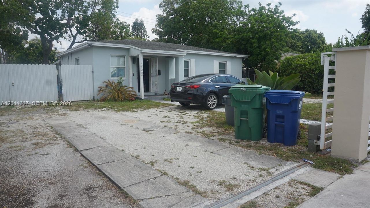 For Sale: $460,000 (3 beds, 1 baths, 960 Square Feet)