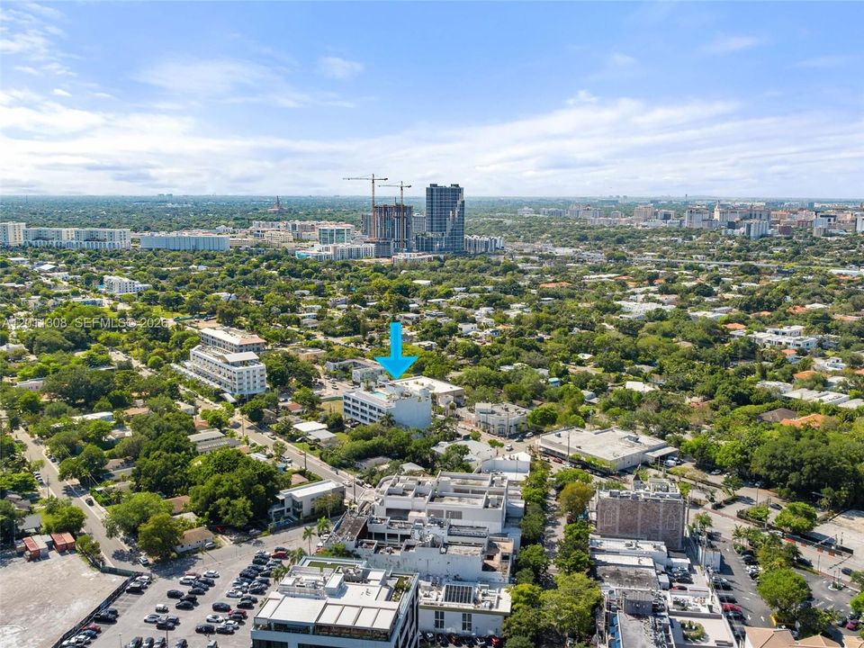 For Sale: $599,000 (1 beds, 1 baths, 999 Square Feet)