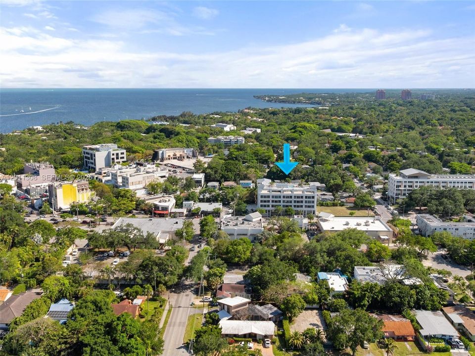 For Sale: $599,000 (1 beds, 1 baths, 999 Square Feet)