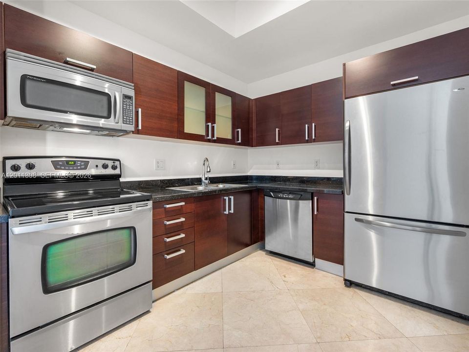 For Sale: $599,000 (1 beds, 1 baths, 999 Square Feet)