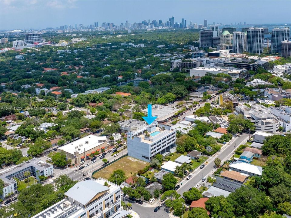 For Sale: $599,000 (1 beds, 1 baths, 999 Square Feet)