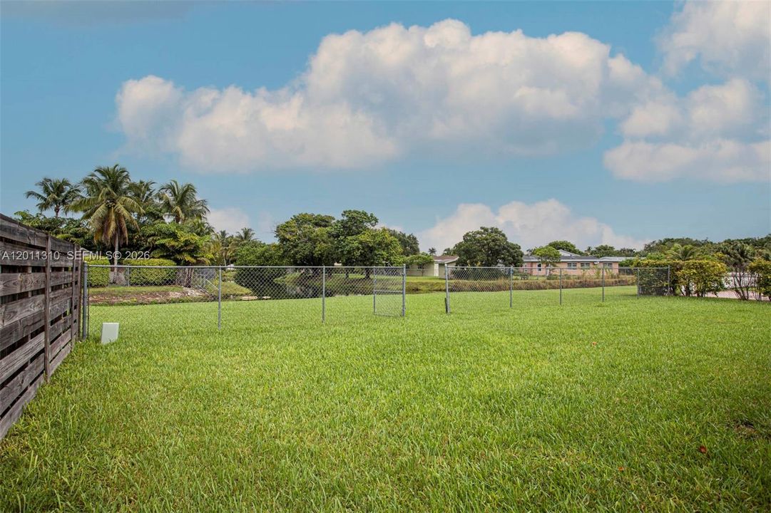 Active With Contract: $4,300 (4 beds, 2 baths, 1656 Square Feet)