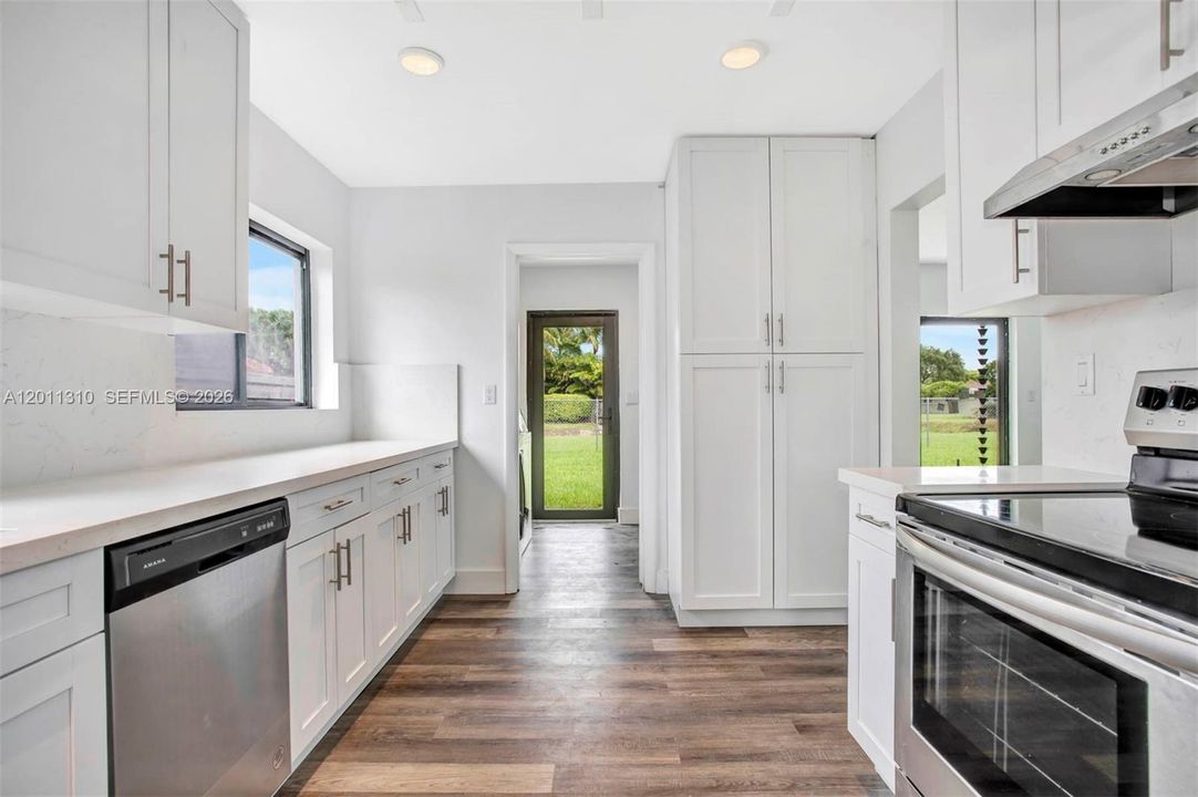 Active With Contract: $4,300 (4 beds, 2 baths, 1656 Square Feet)