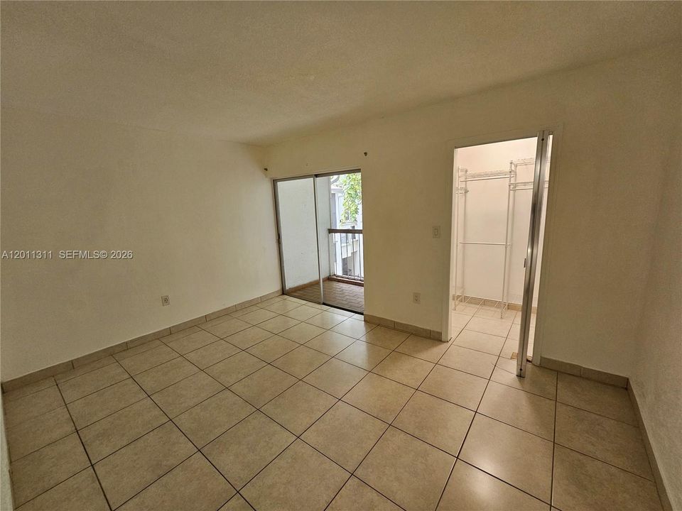 For Rent: $2,650 (2 beds, 1 baths, 970 Square Feet)