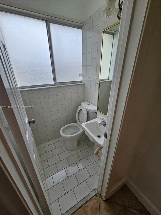 For Rent: $2,650 (2 beds, 1 baths, 970 Square Feet)