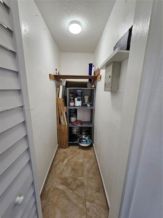 For Rent: $2,650 (2 beds, 1 baths, 970 Square Feet)