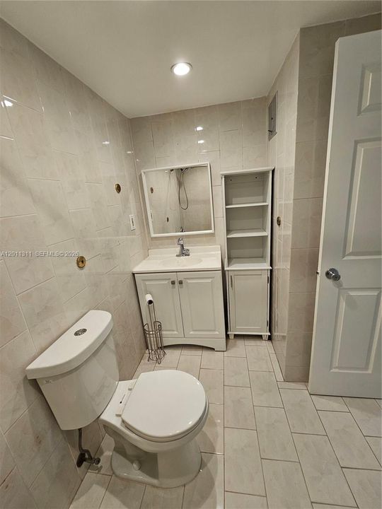For Rent: $2,650 (2 beds, 1 baths, 970 Square Feet)