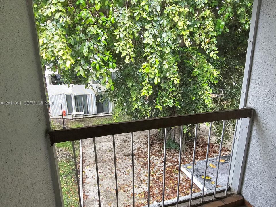For Rent: $2,650 (2 beds, 1 baths, 970 Square Feet)