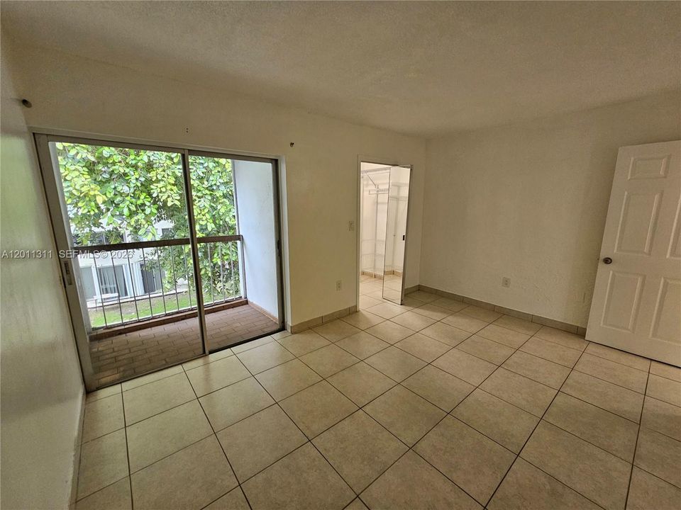 For Rent: $2,650 (2 beds, 1 baths, 970 Square Feet)