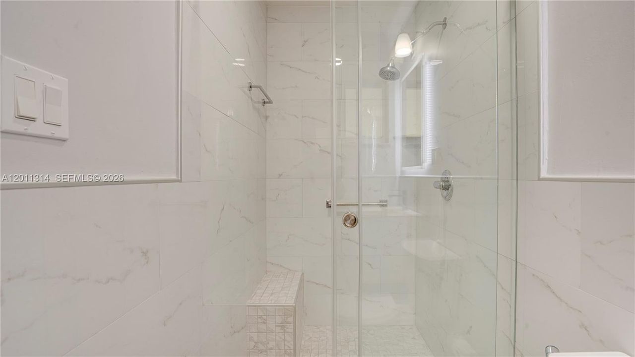 На продажу: $700,000 (3 спален, 2 ванн, 1325 Квадратных фут)