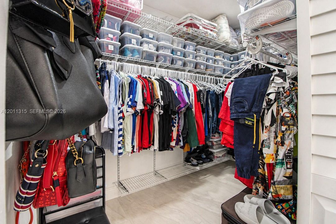 Walking Closet