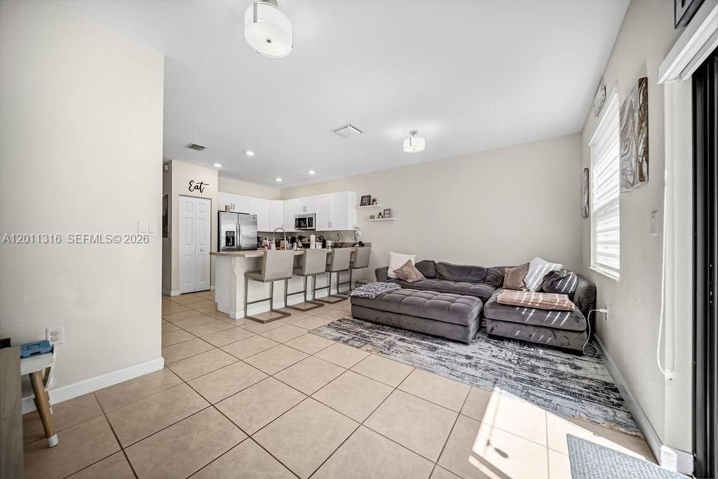En Venta: $499,000 (3 camas, 2 baños, 1412 Pies cuadrados)