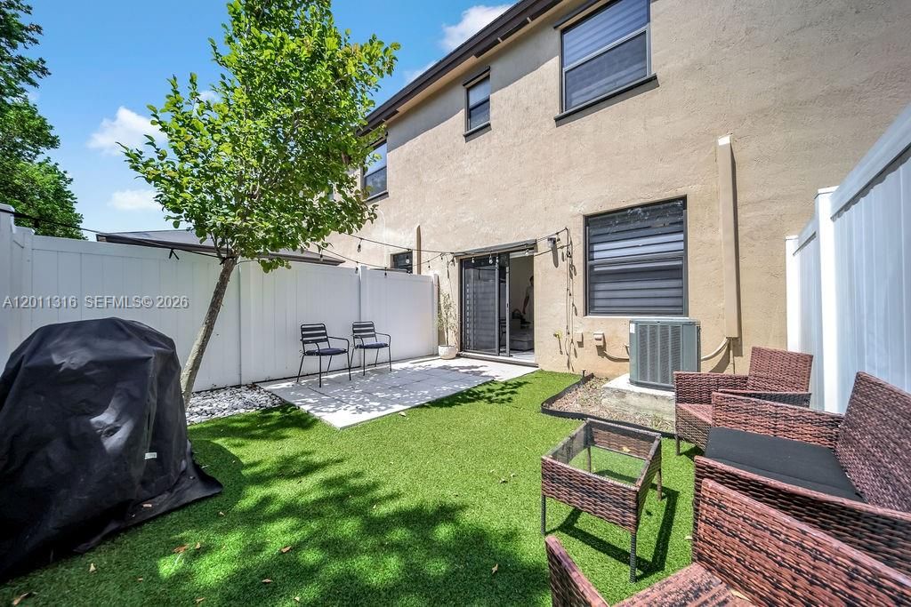 En Venta: $499,000 (3 camas, 2 baños, 1412 Pies cuadrados)